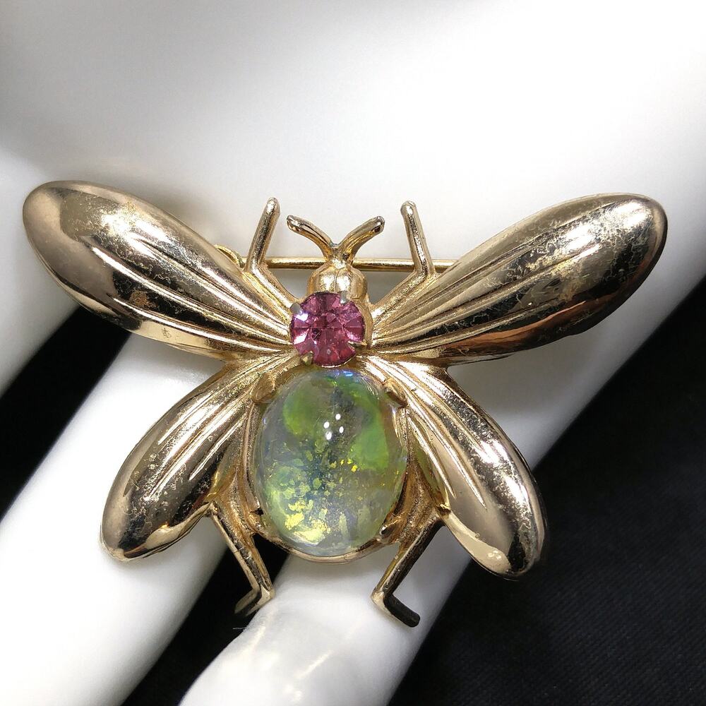 Vintage Lucite Insect Brooch, Gold Flakes, Pink Rhinestone, 1950s - Picture 3 of 10